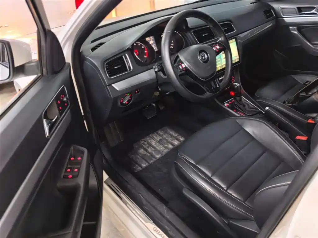 Volkswagen Lavida Tour 2017 230TSI DSG Comfort Edition фото 16