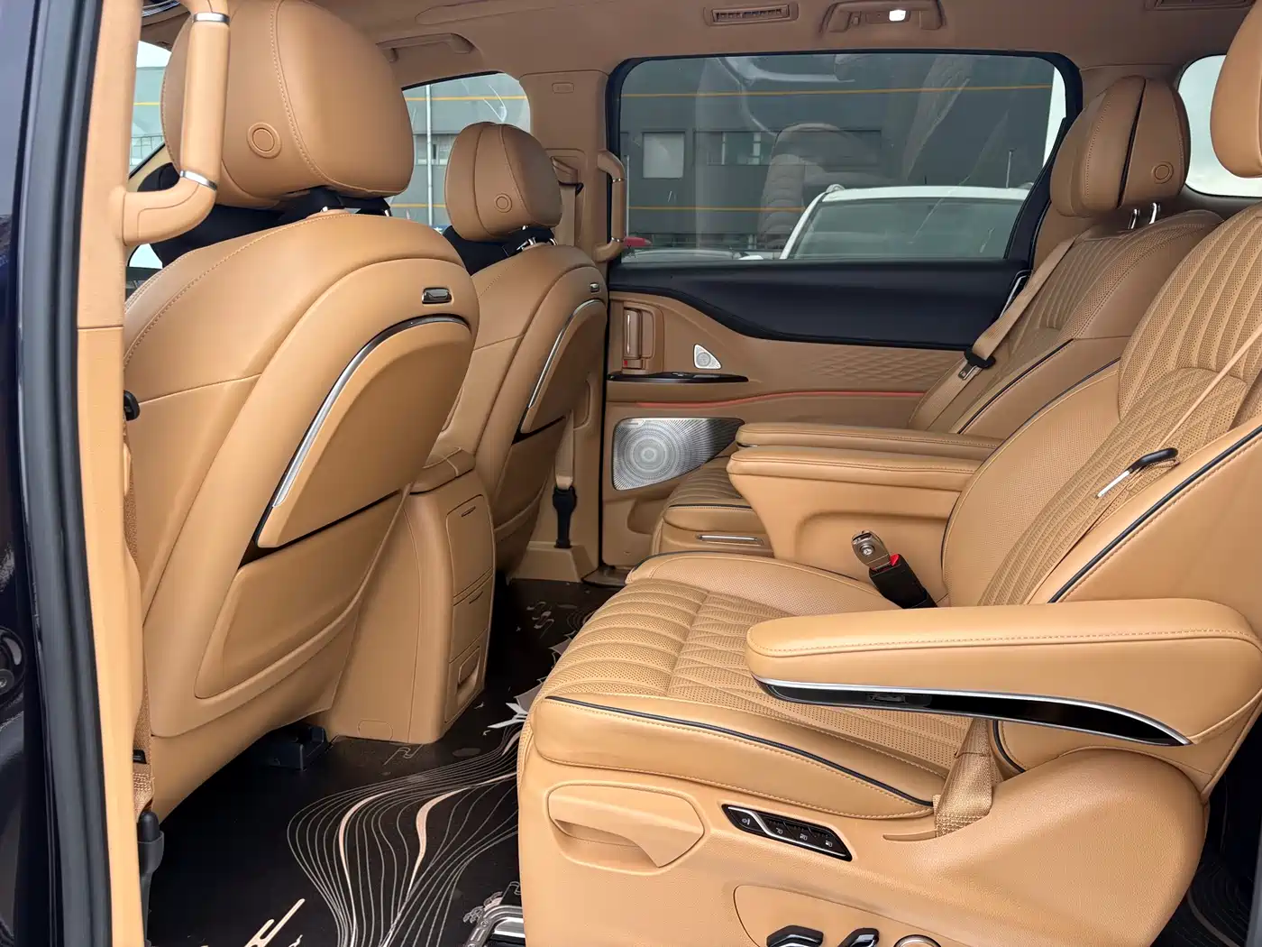 Voyah Auto Voyah Dreamer 2022 Low-carbon Dream+Smart Package фото 8