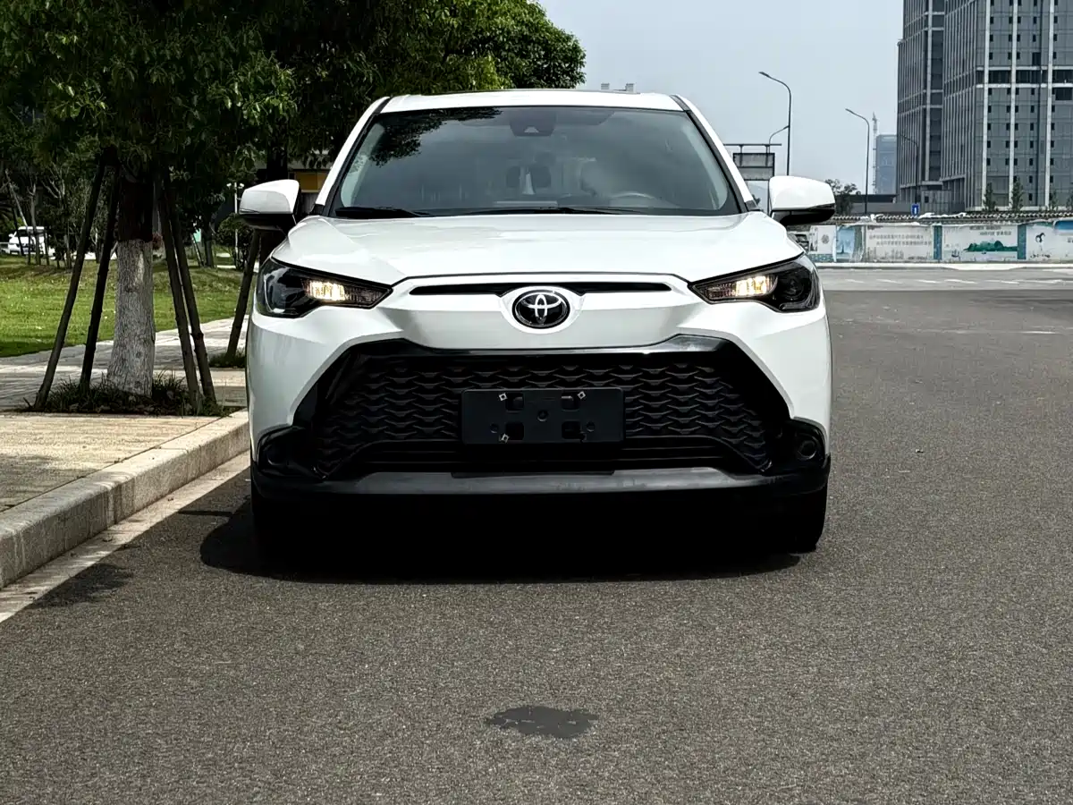 Toyota Frontlander 2023 2.0L CVT Leading Edition фото 2