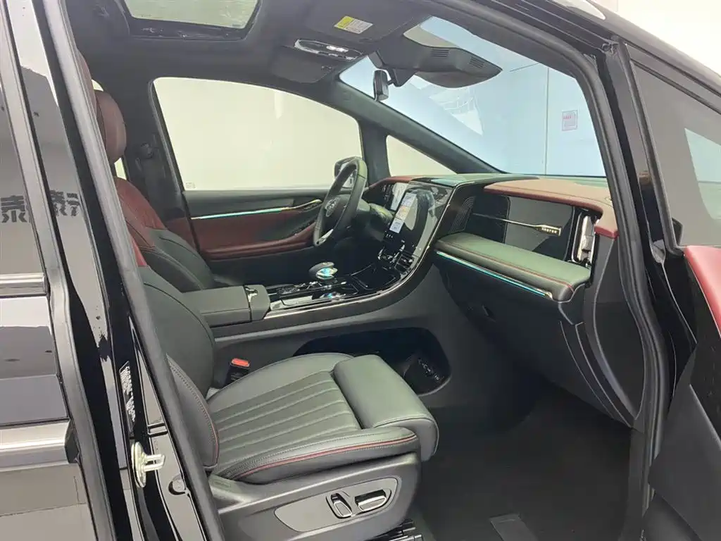 GAC Trumpchi Trumpchi M8 2024 Patriarch Series 400T Ultimate Edition фото 19