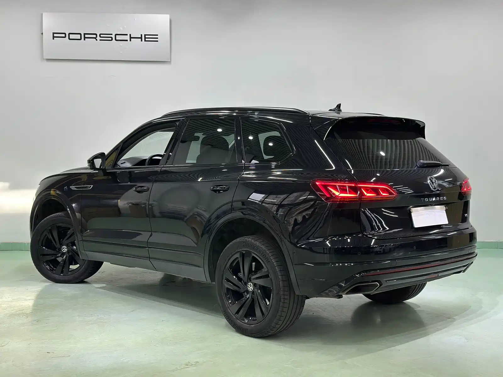 Фото 4 - Volkswagen Touareg