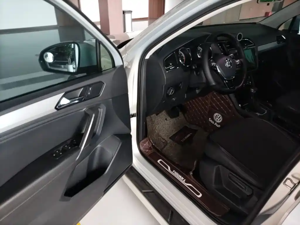 صورة 16 - Volkswagen Tiguan L