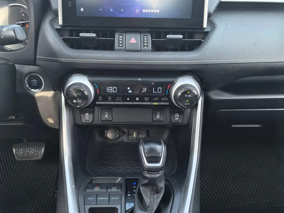 Photo 10 - Toyota RAV4
