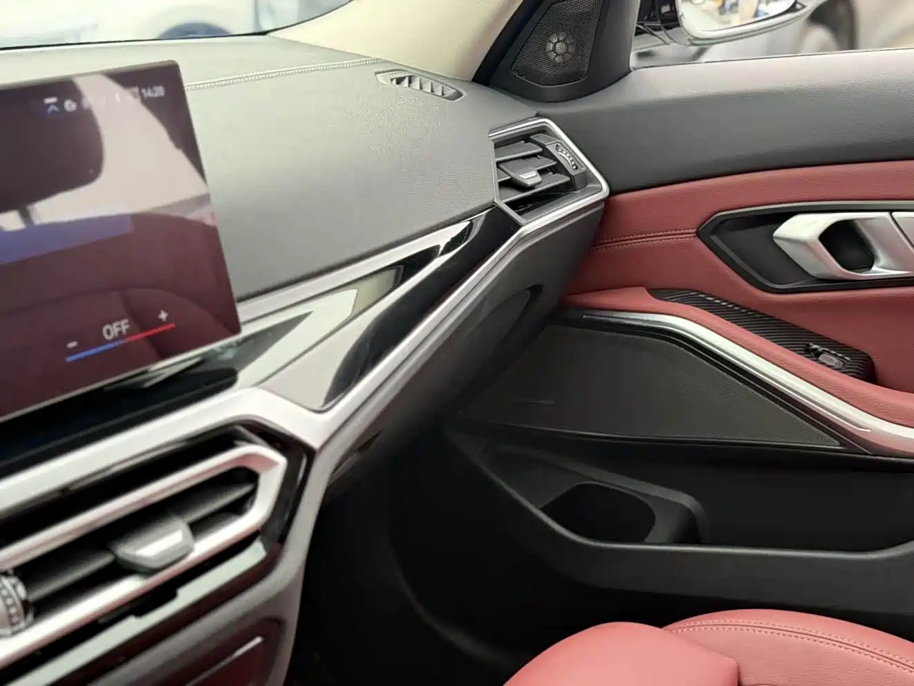 BMW 3 Series 2023 325Li M Sport Black Night Package фото 11