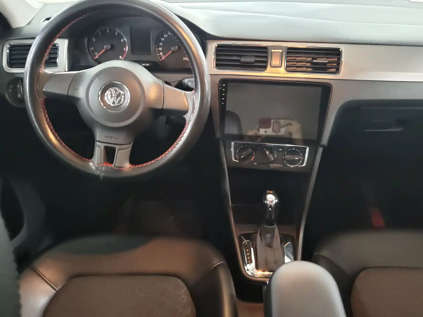 Volkswagen Santana 2015 1.6L Automatic Comfort Edition фото 4