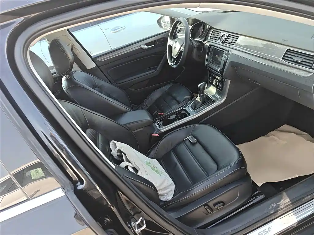Volkswagen Passat 2017 330TSI DSG Prestige фото 25