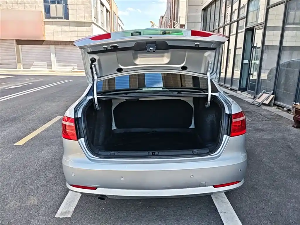 Volkswagen Lavida 2013 Facelift Classic 1.6L Manual Trend фото 19