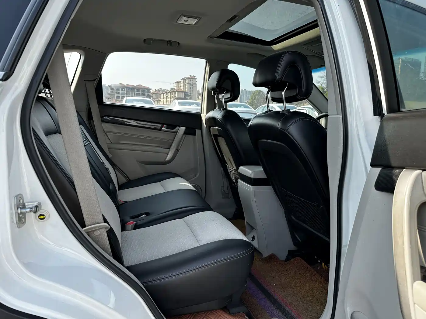 Chevrolet Captiva 2015 2.4L 2WD Urban Edition 5-seater фото 8