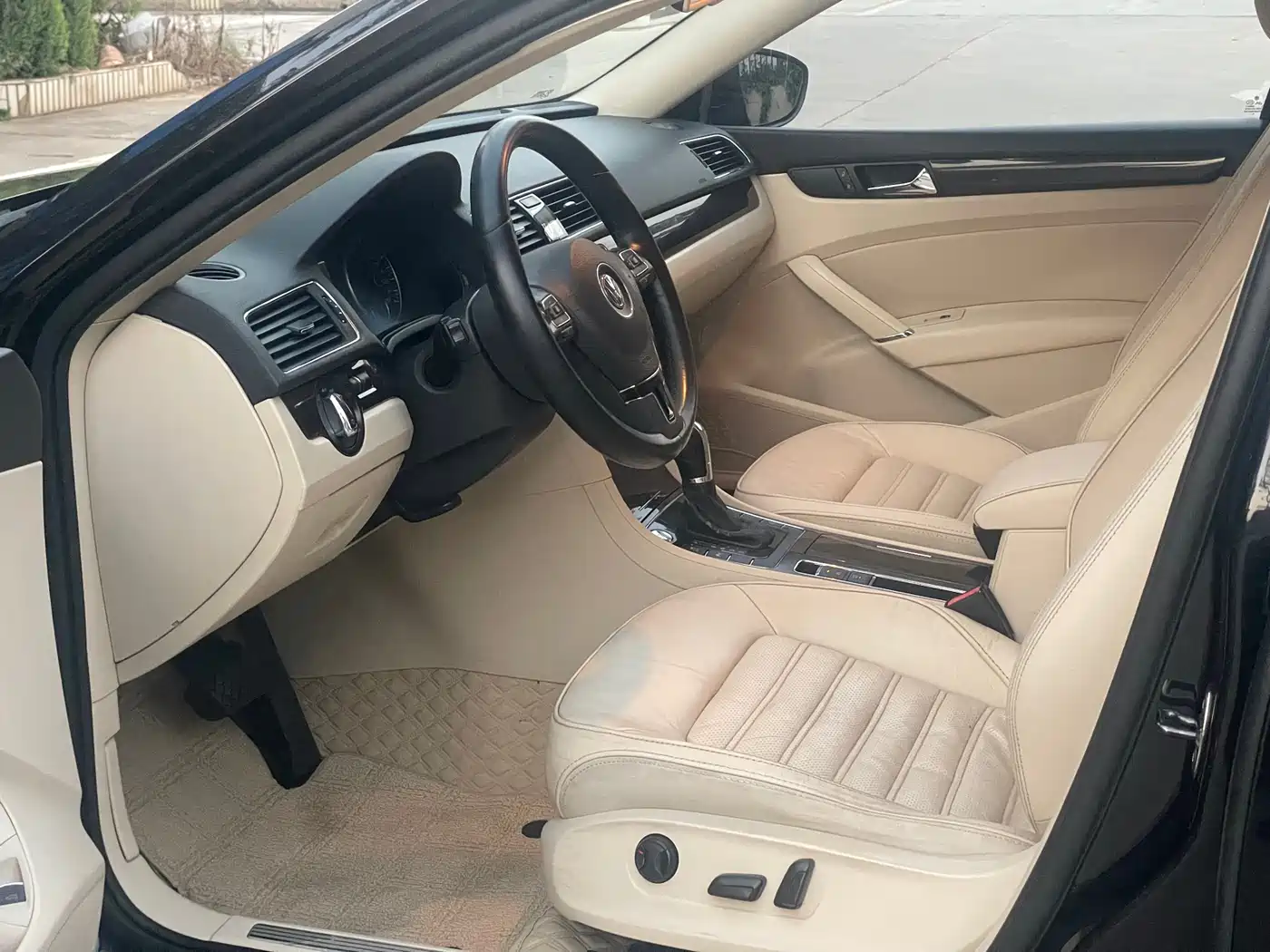 Volkswagen Passat 2014 1.8TSI DSG Executive Edition фото 4