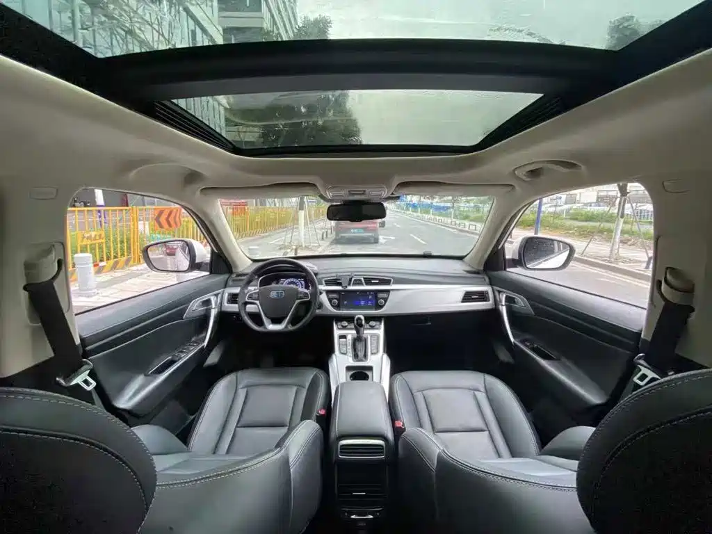 Фото 8 - Geely Atlas