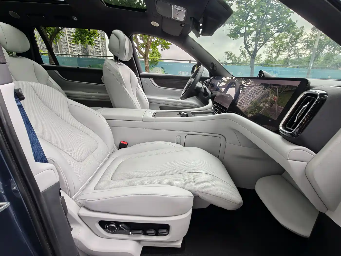 AITO Wenjie AITO M9 2024 Pure Electric Max Edition 100kWh 6-Seater фото 16