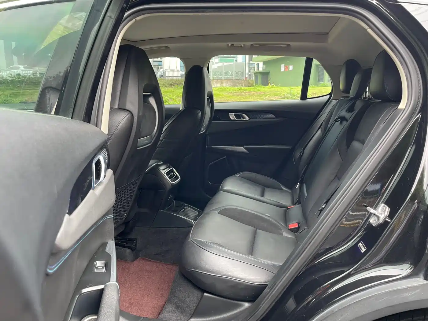 Lynk & Co 01 EM-P 2018 1.5T PHEV Power China V фото 14