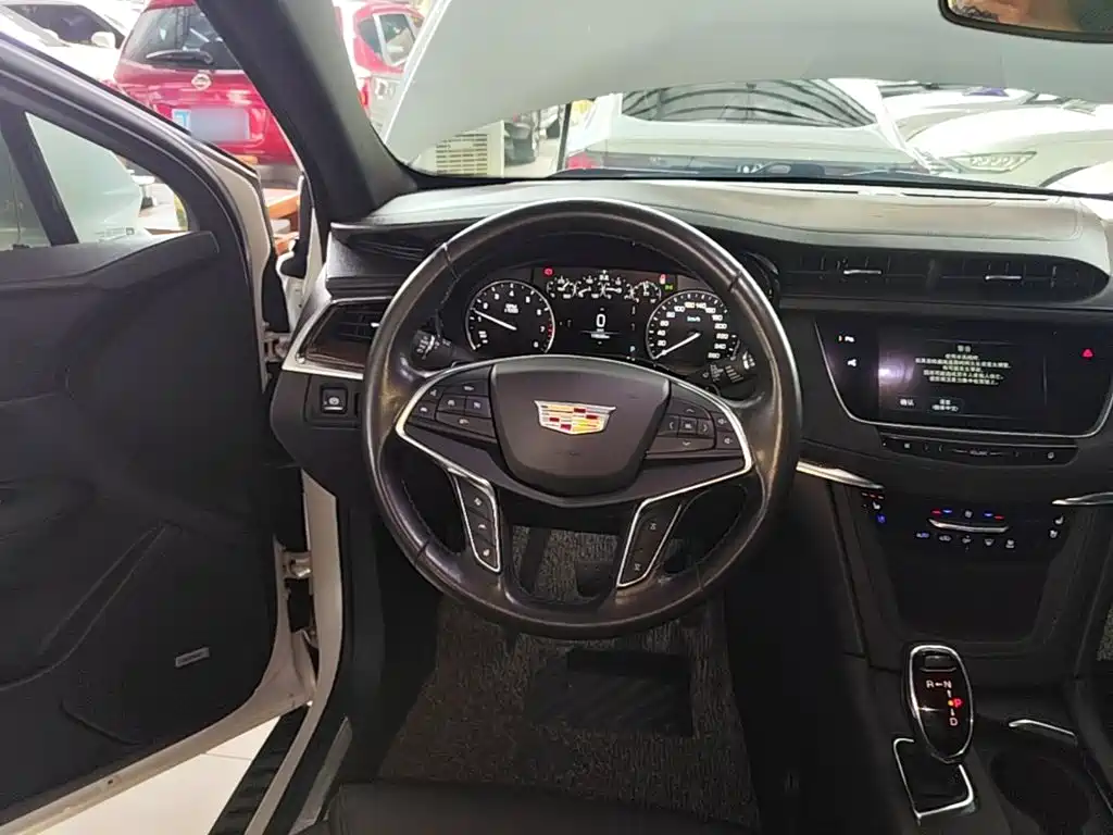 Photo 11 - Cadillac XT5