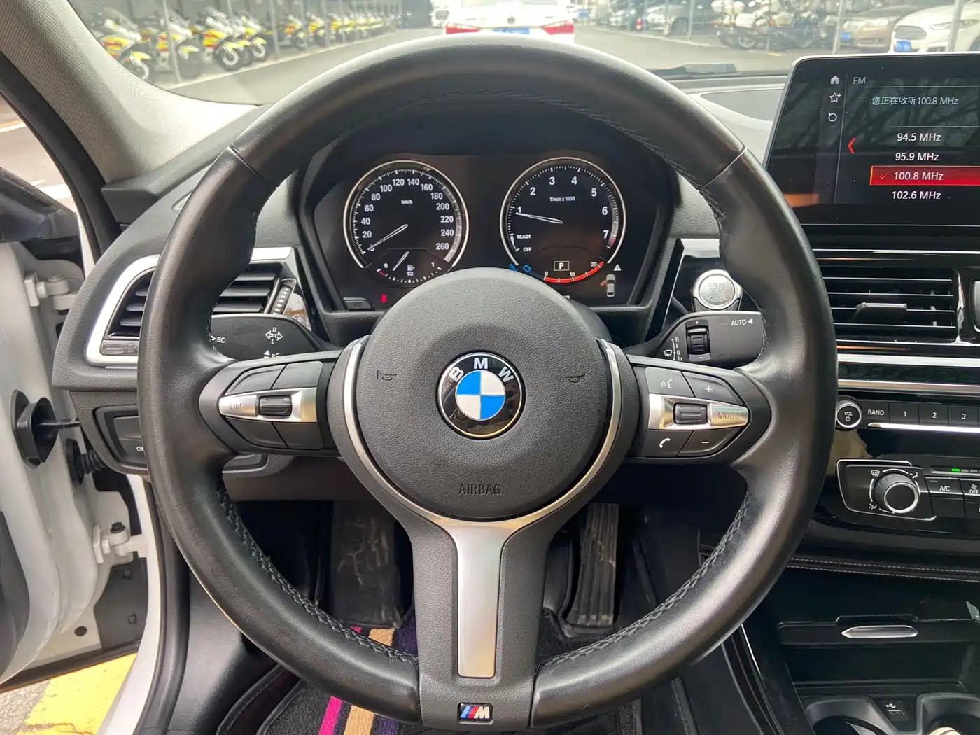 BMW 1 Series 2023 120i M Sport Shadow Edition фото 15