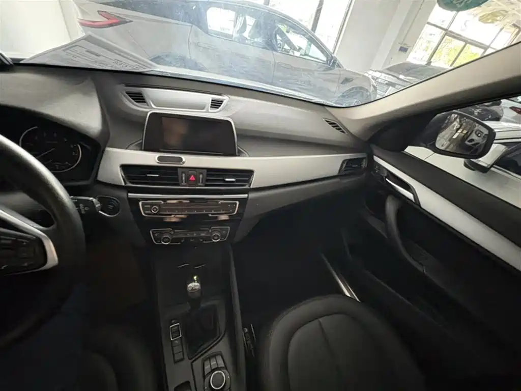 BMW X1 2016 sDrive18Li Premium Model фото 2