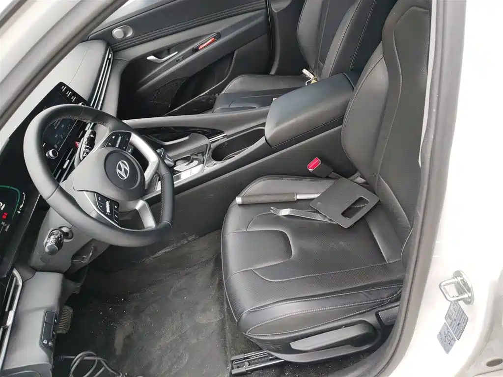 Hyundai Elantra 2023 1.5L CVT GLX Elite Edition фото 15