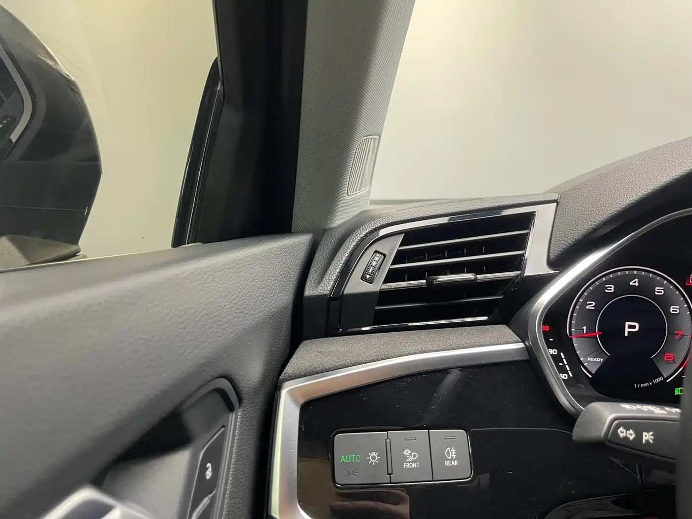 Audi Q3 2023 35 TFSI Fashion Dynamic Model (1.5T) фото 30