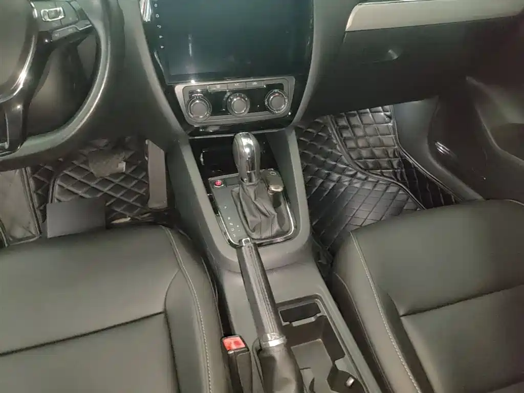 Volkswagen Sagitar 2017 230TSI Automatic Comfort фото 14