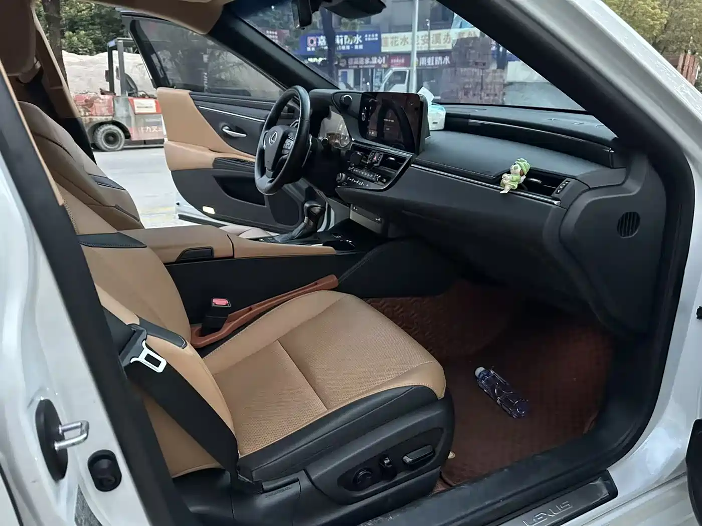 Lexus ES 2023 200 Excellence Edition фото 8