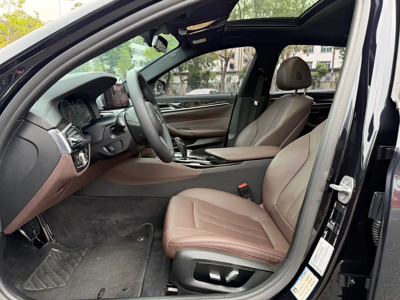 BMW 5 Series 2019 525Li M Sport Package фото 11