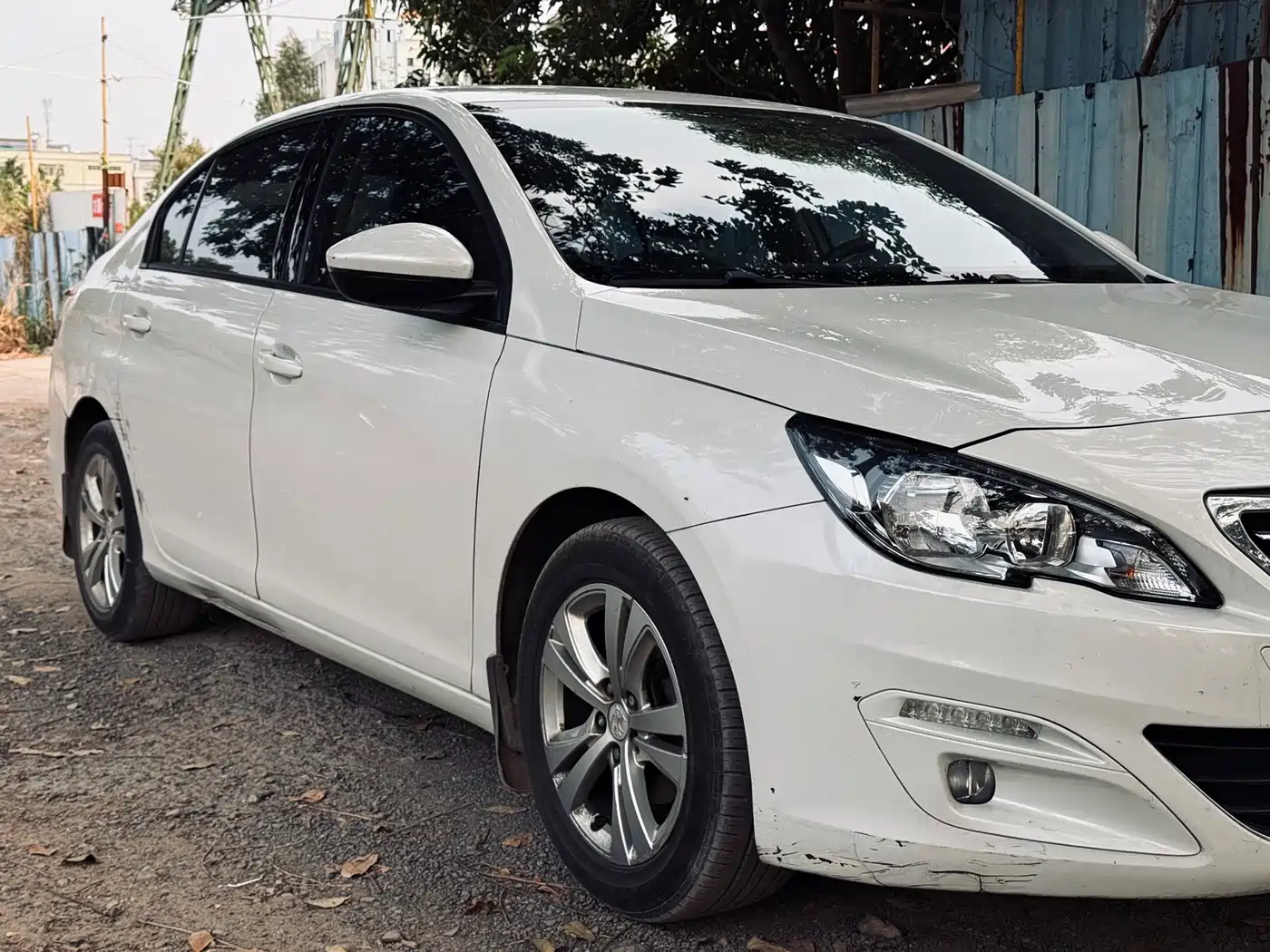 Peugeot 408 2014 1.8L Automatic Leading Edition фото 10