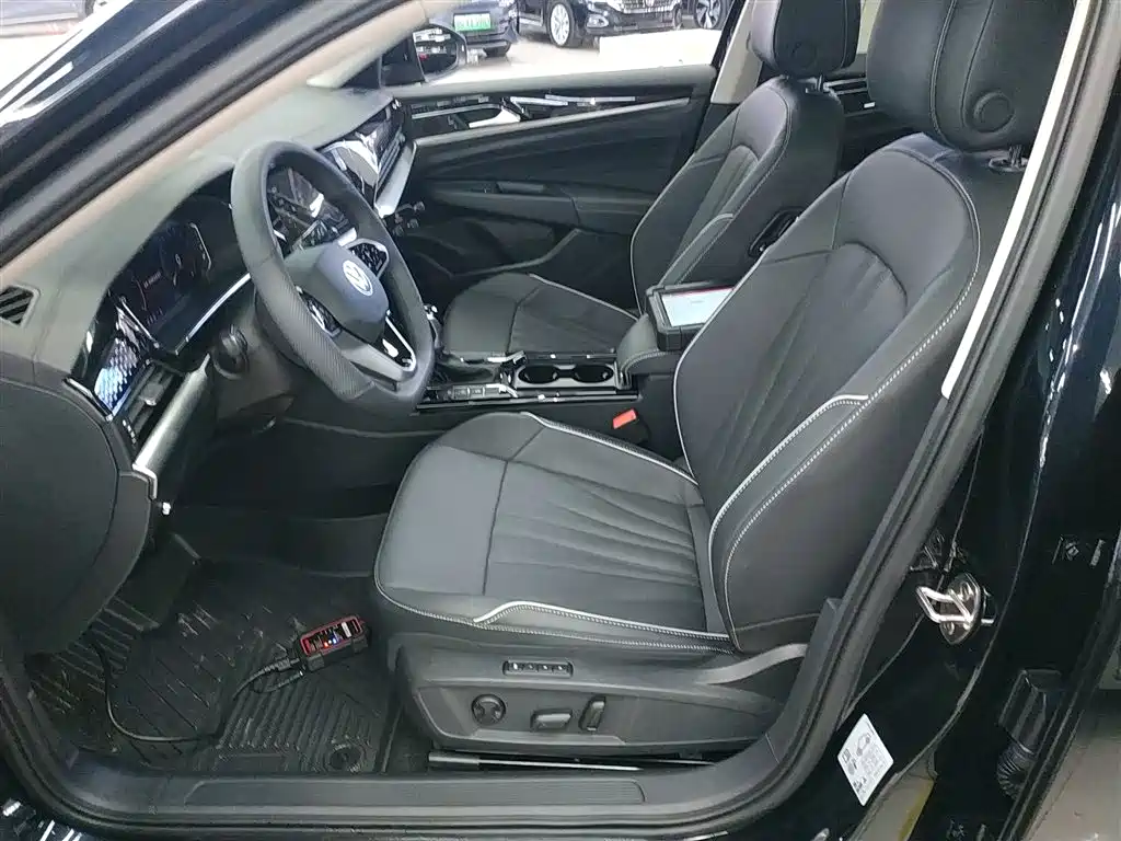 Volkswagen Passat 2024 380TSI Dragon Soaring Edition фото 11
