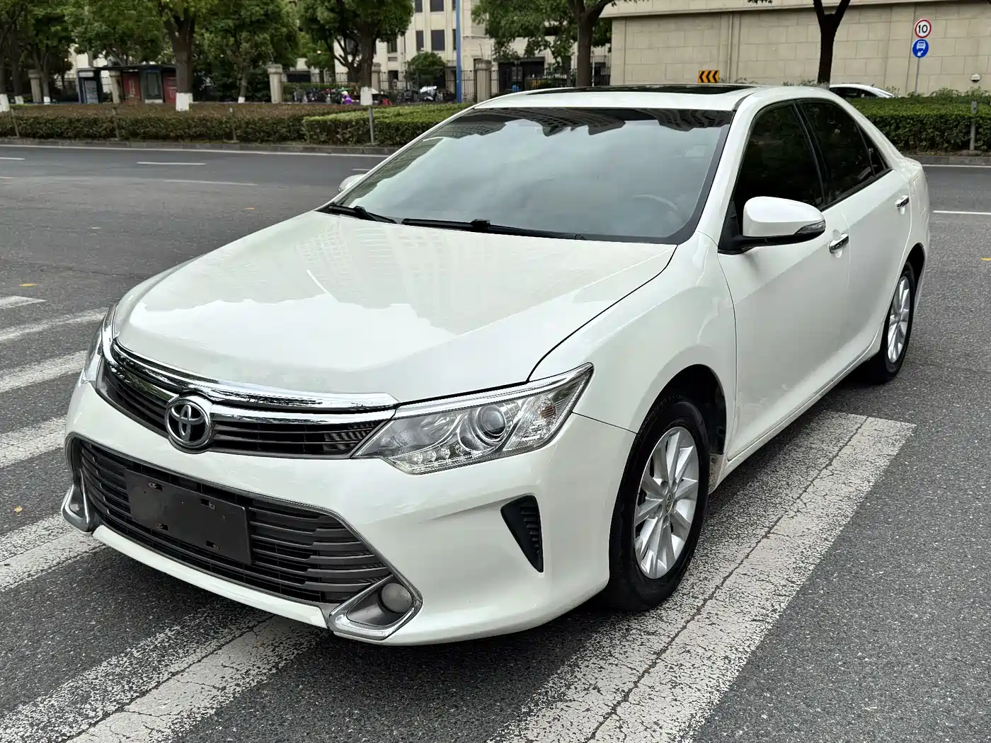 Toyota Camry 2015 2.0G Leading Edition