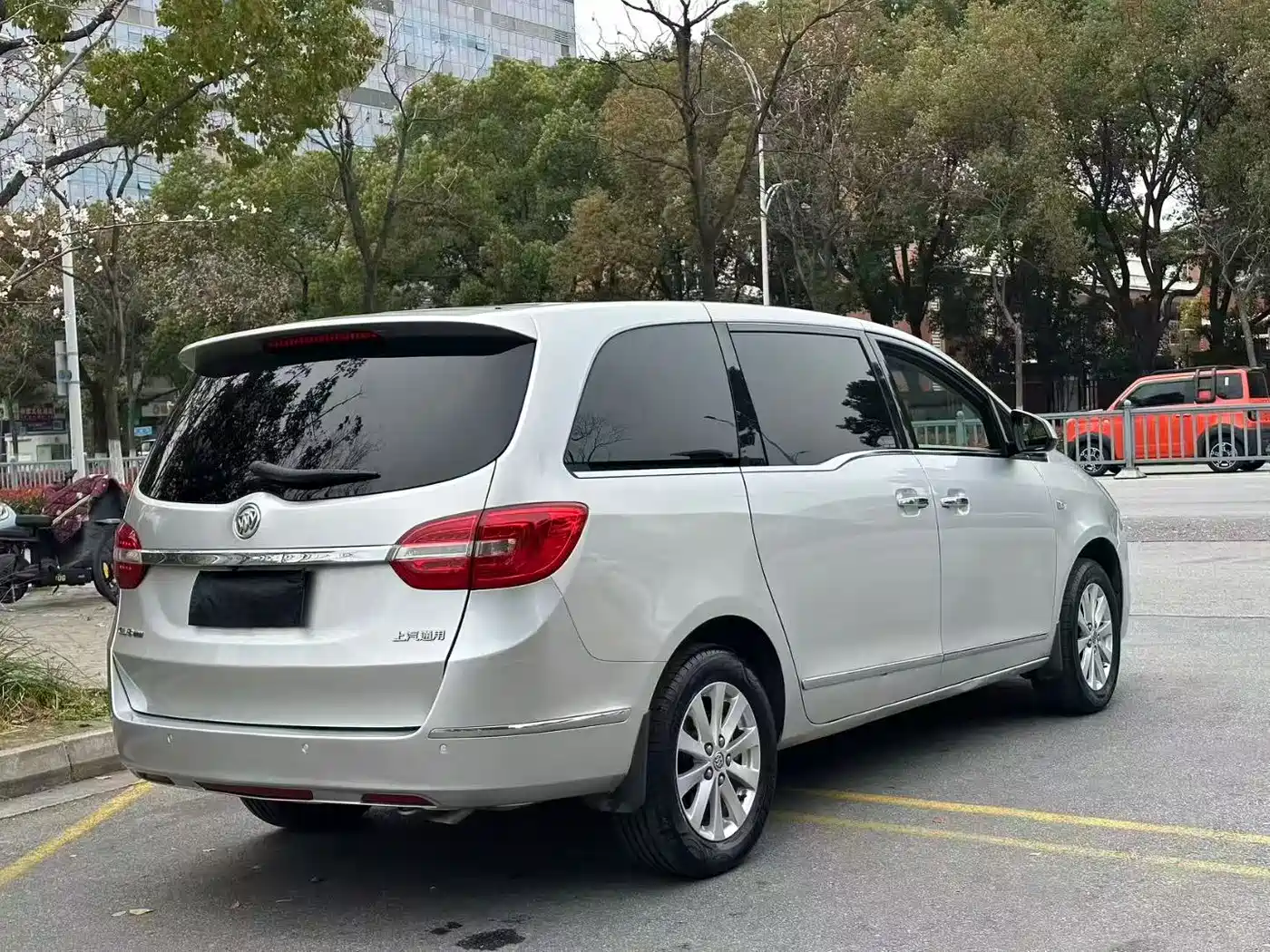 Фото 4 - Buick GL8