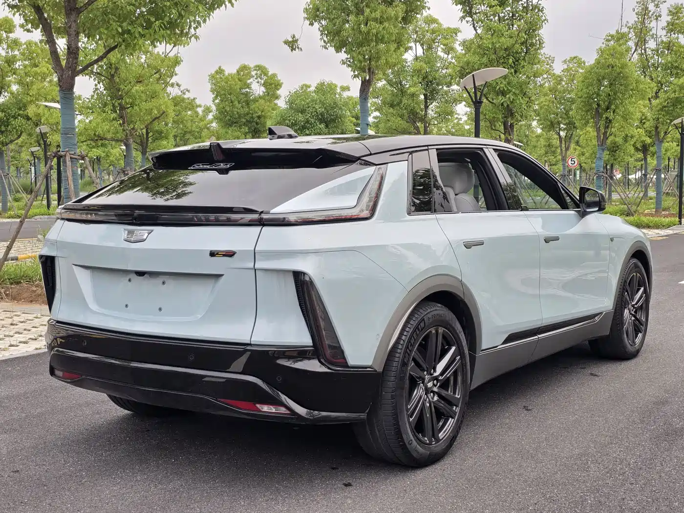 Cadillac IQ Rui Ge 2022 RWD Long Range Luxury Edition фото 4