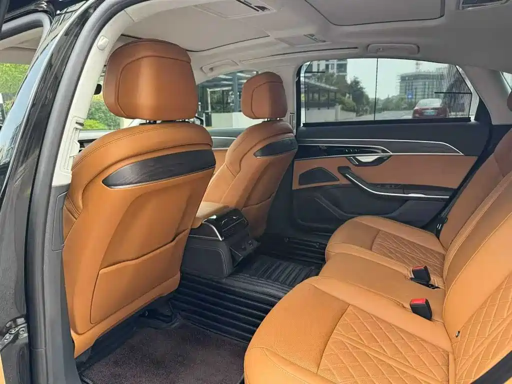 Audi A8 2023 A8L 50 TFSI quattro Exclusive фото 4