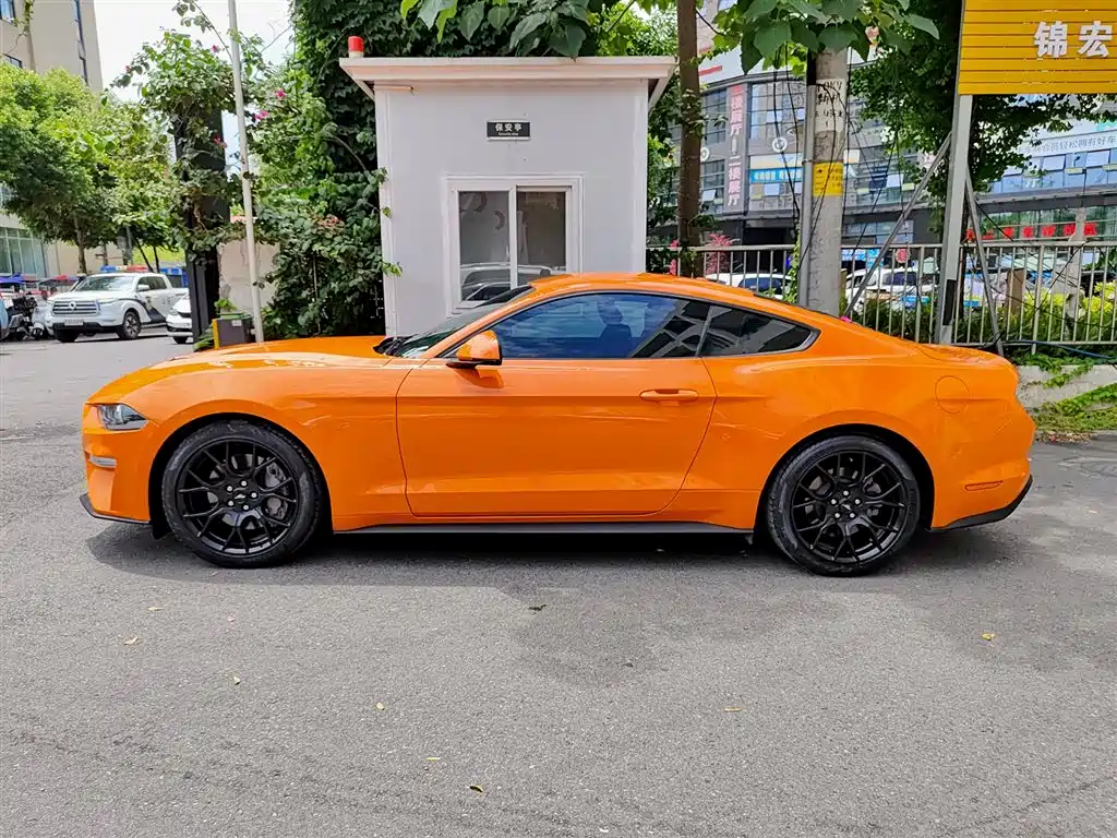 FORD MUSTANG
