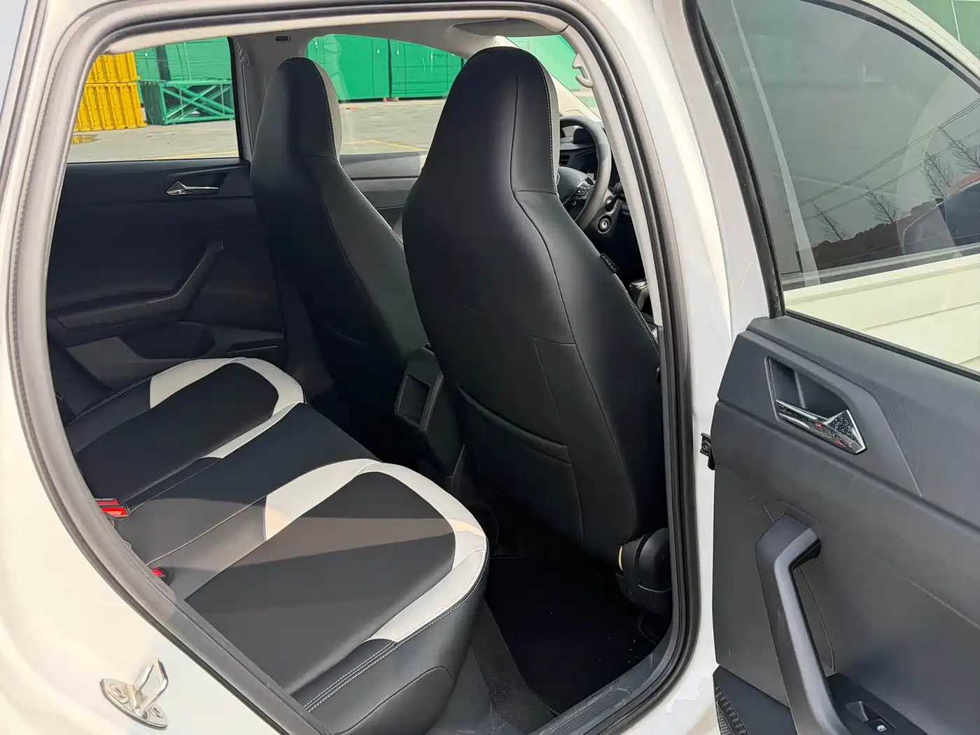 Volkswagen Polo 2019 Plus 1.5L Automatic Colorful Tech Edition фото 6