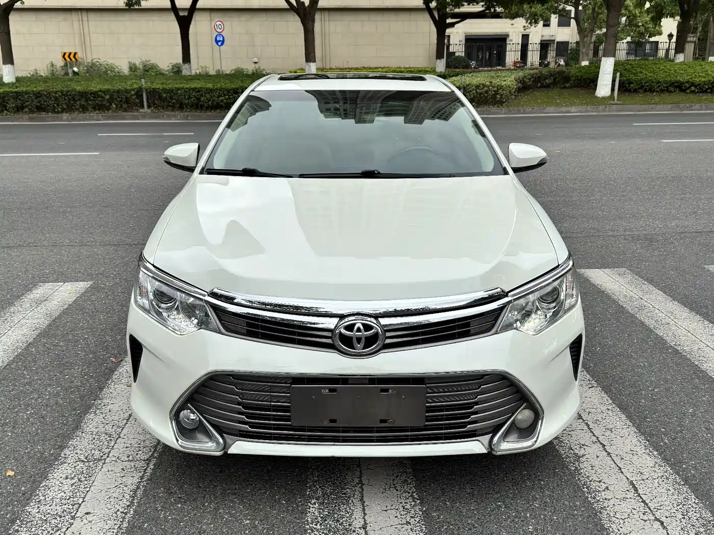 Toyota Camry 2015 2.0G Leading Edition фото 2