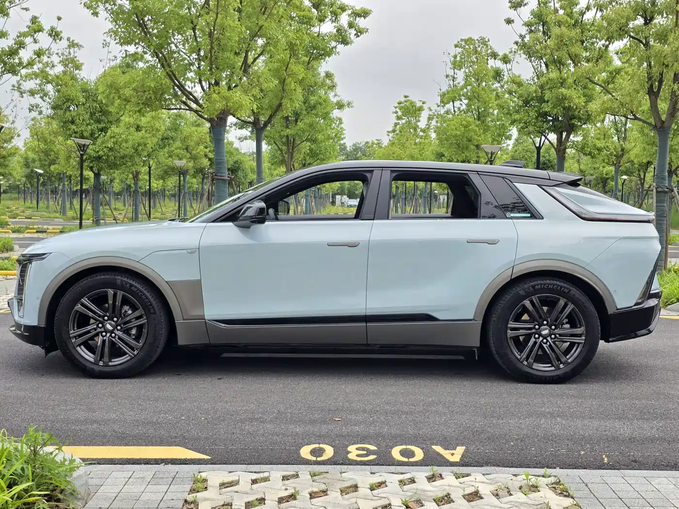 Cadillac IQ Rui Ge 2022 RWD Long Range Luxury Edition фото 7
