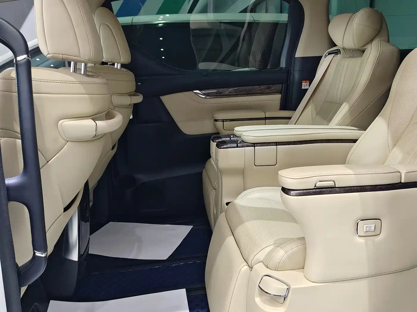 Toyota Vellfire 2023 Crown Hybrid 2.5L HV Ultimate фото 16