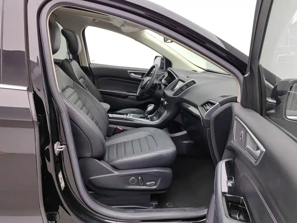 Фото 23 - Ford Edge