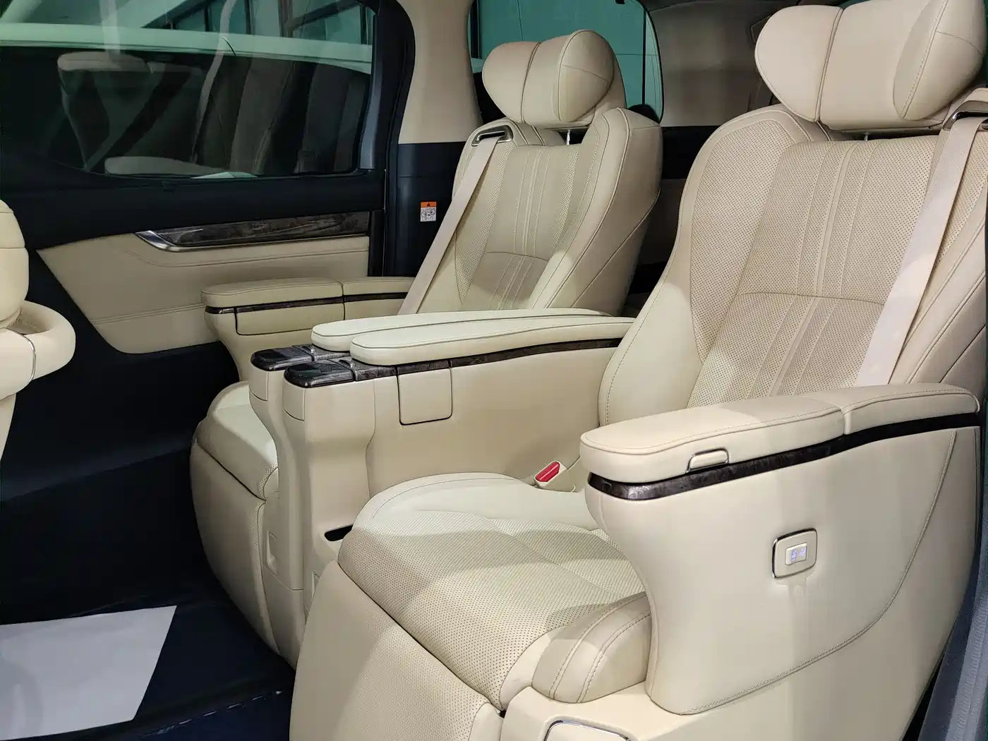 Toyota Vellfire 2023 Crown Hybrid 2.5L HV Ultimate фото 12