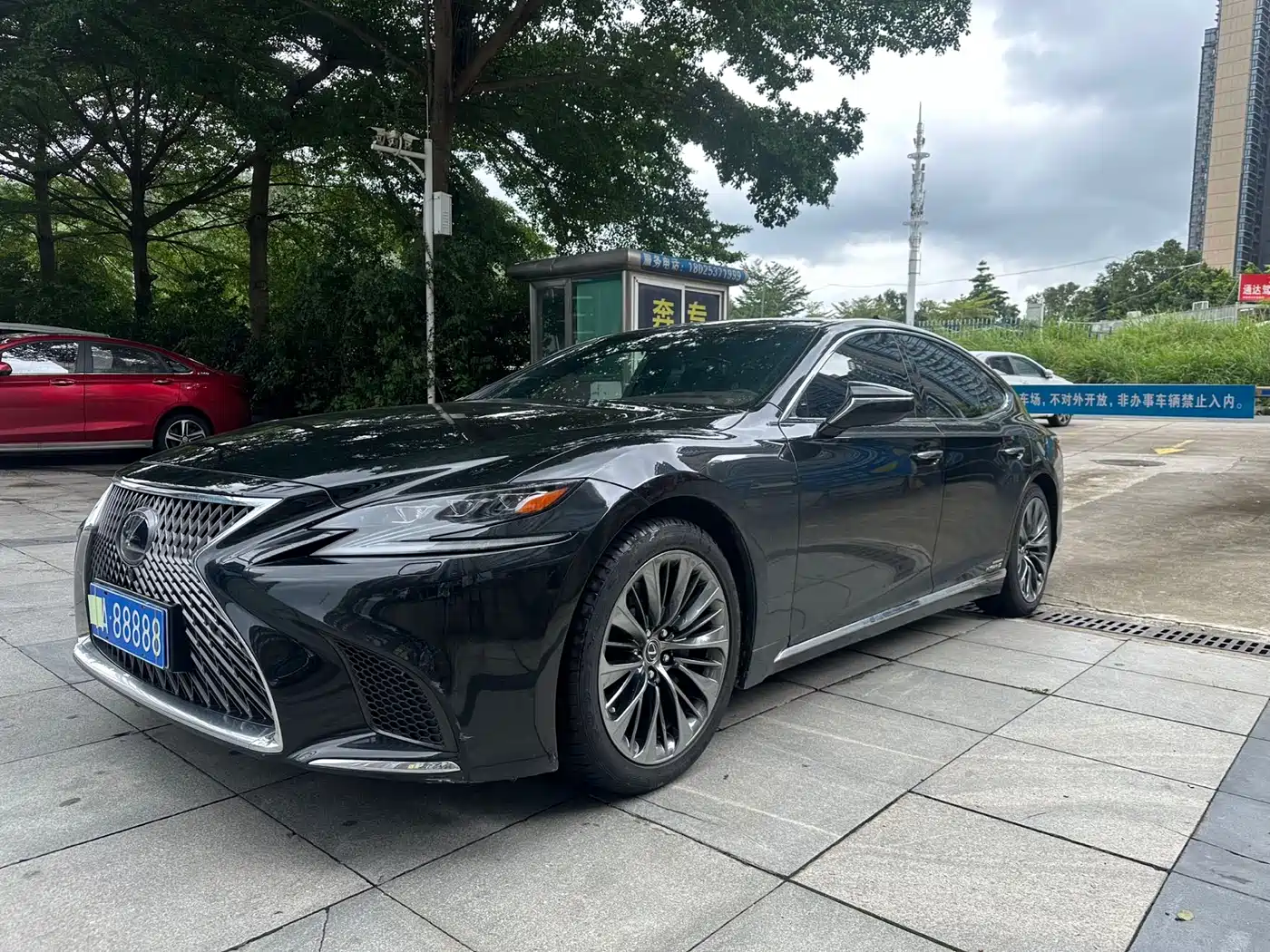 Lexus LS 2018 500h Executive Edition China V