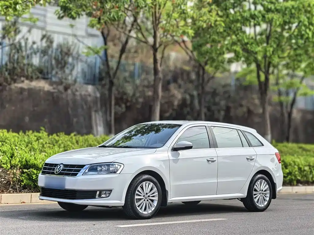 Volkswagen Lavida Tour 2013 1.4TSI Automatic Comfort фото 2