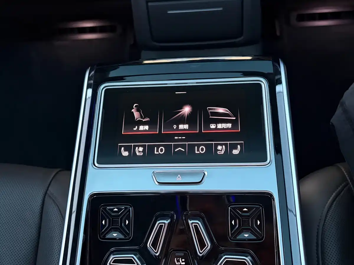 Фото 7 - Audi A8