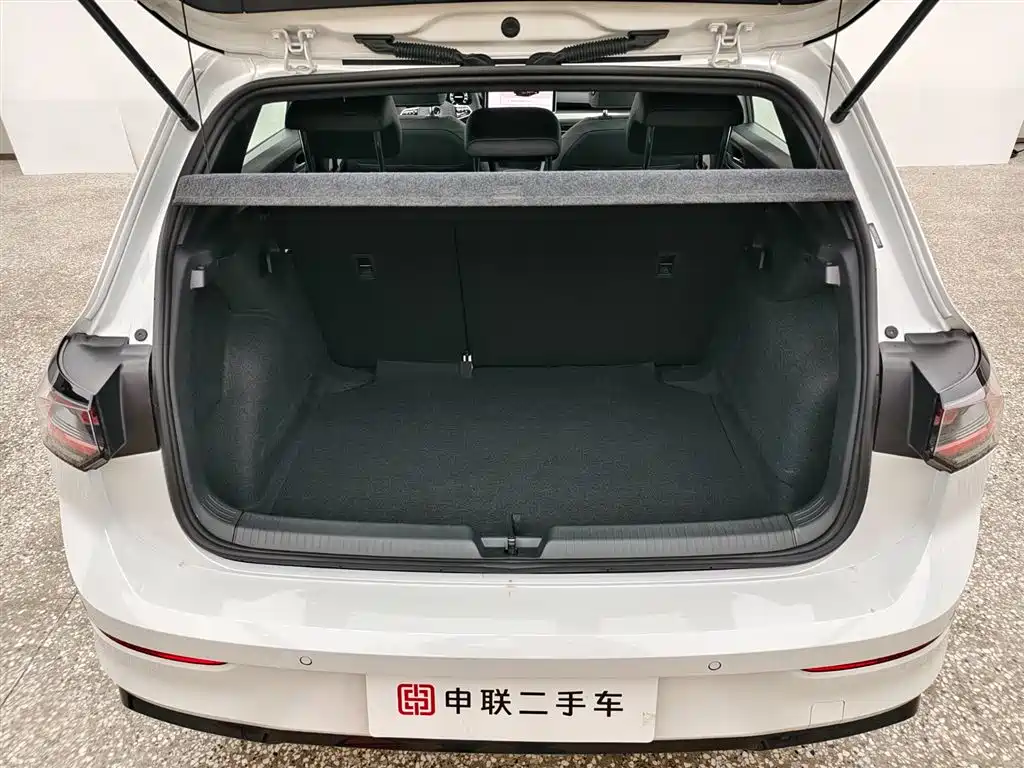 Volkswagen Golf 2025 300TSI R-Line фото 6