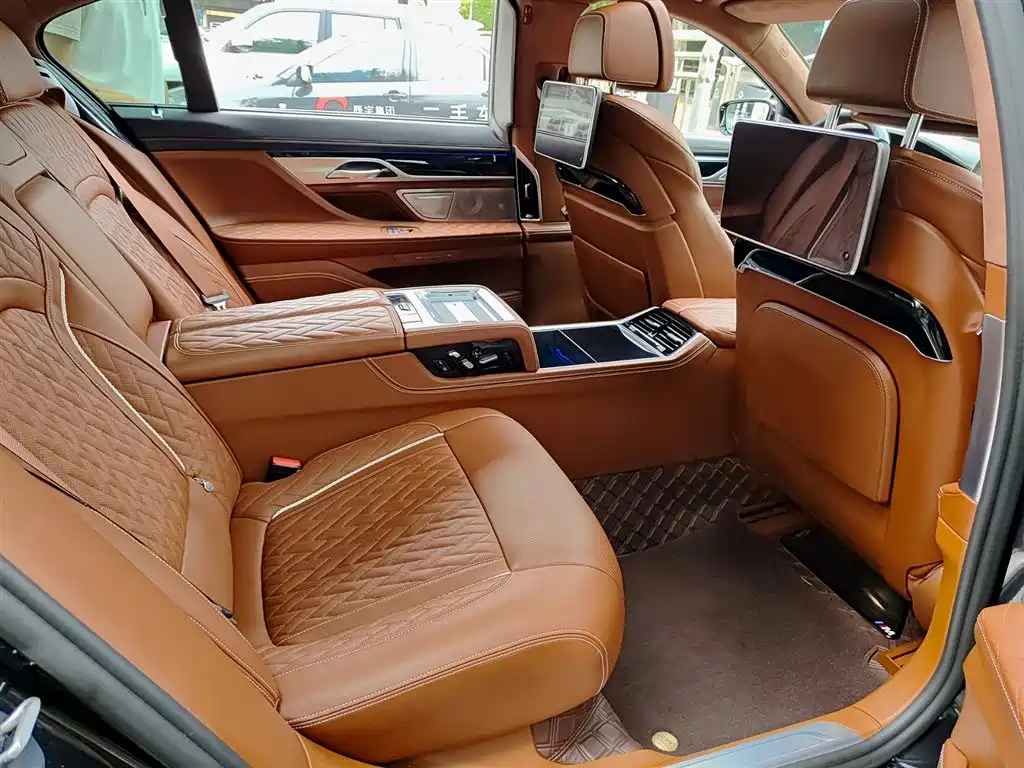 BMW 7 Series 2021 Model 740Li xDrive Executive M Sport Package фото 11