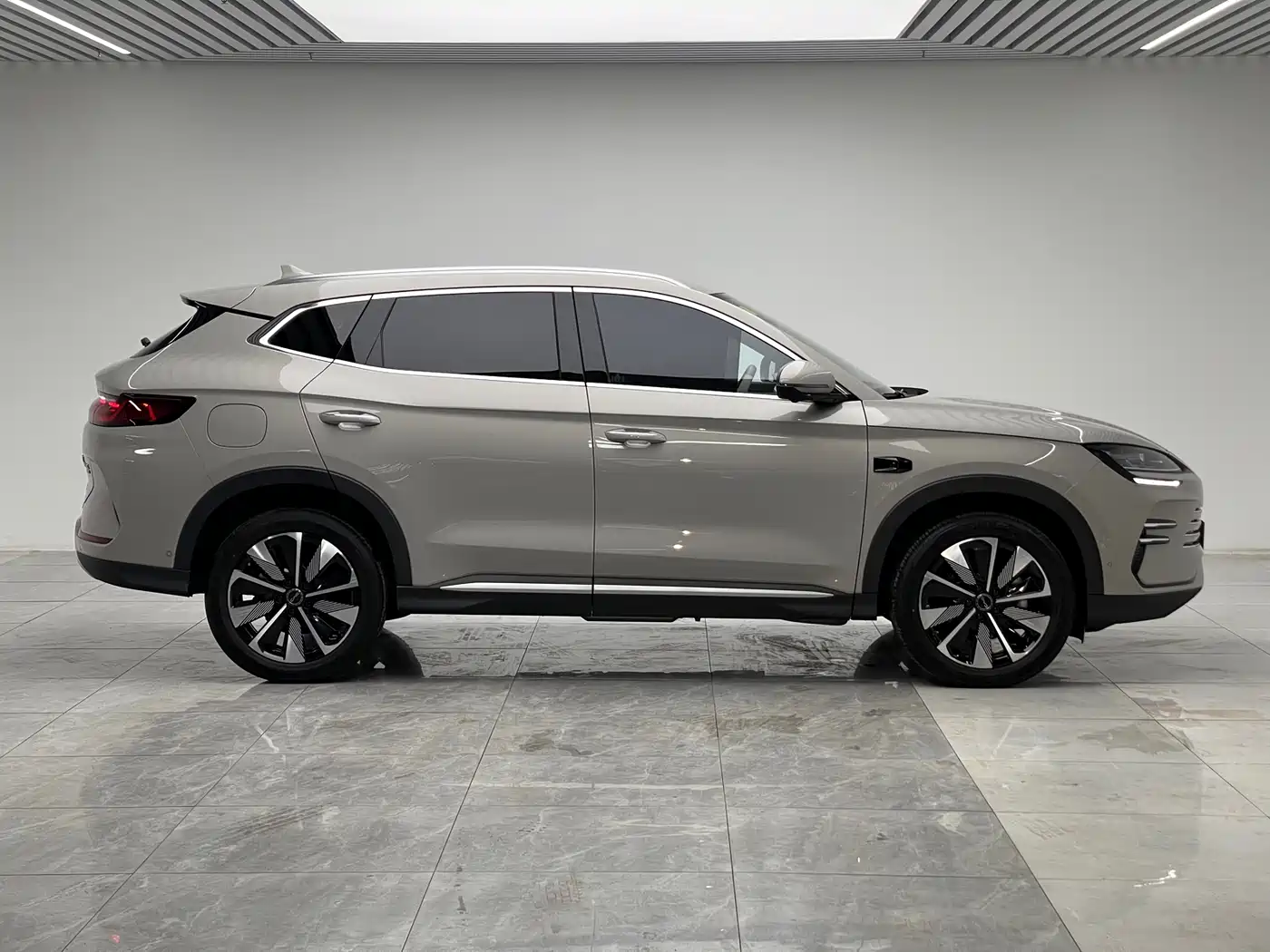 BYD Song PLUS PHEV 2025 DM-i Smart Drive Edition 112KM Noble фото 8