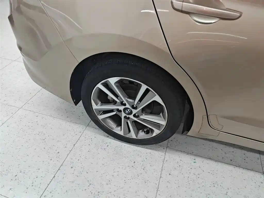 Hyundai Elantra 2016 Model 1.6L Automatic Smart Elite фото 17