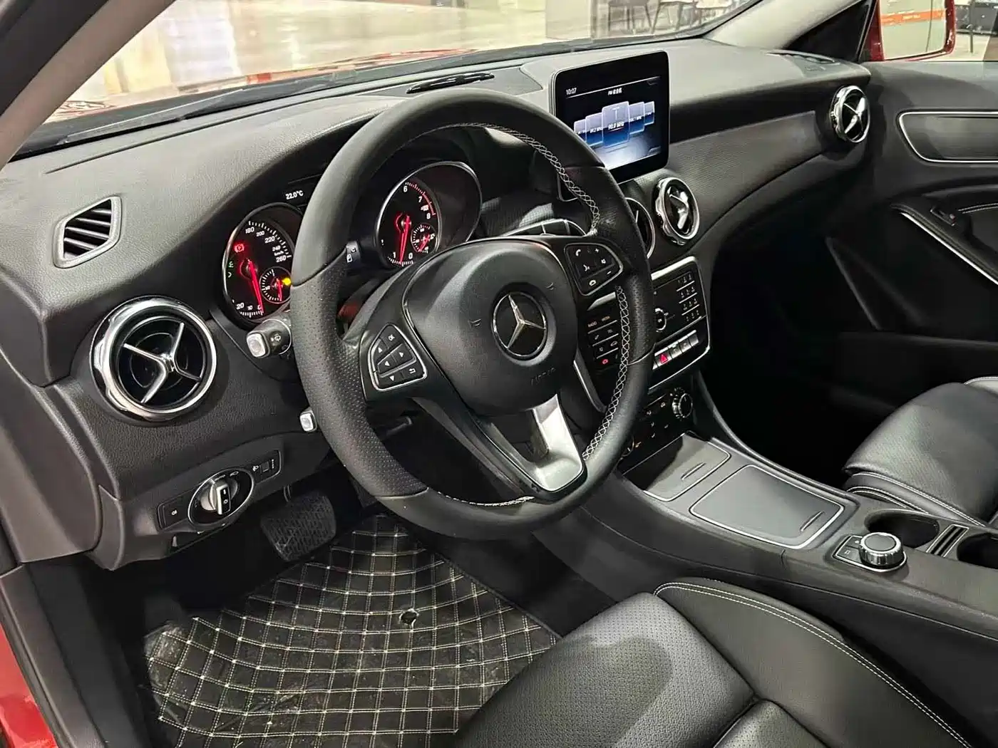 Mercedes-Benz GLA 2018 GLA 200 Dynamic фото 7