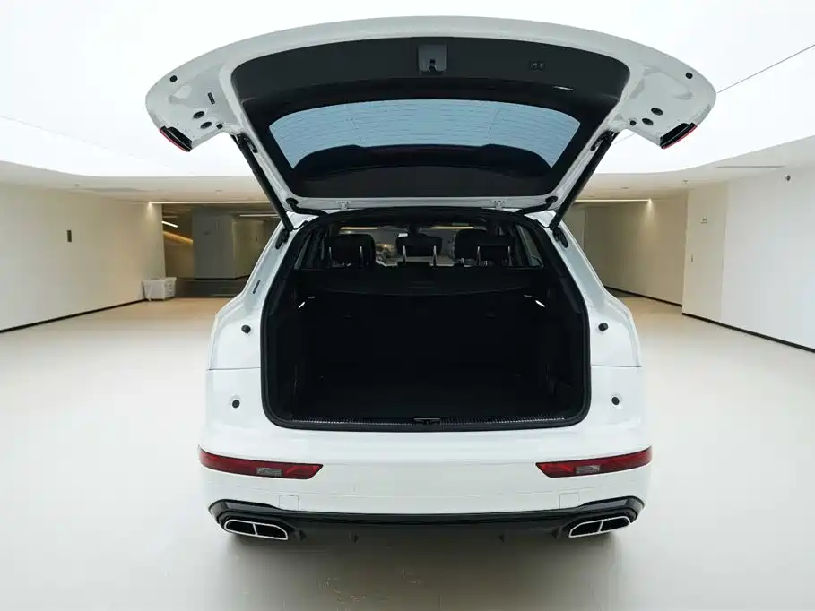 Audi Q5L 2024 Model 40 TFSI Luxury Dynamic фото 6