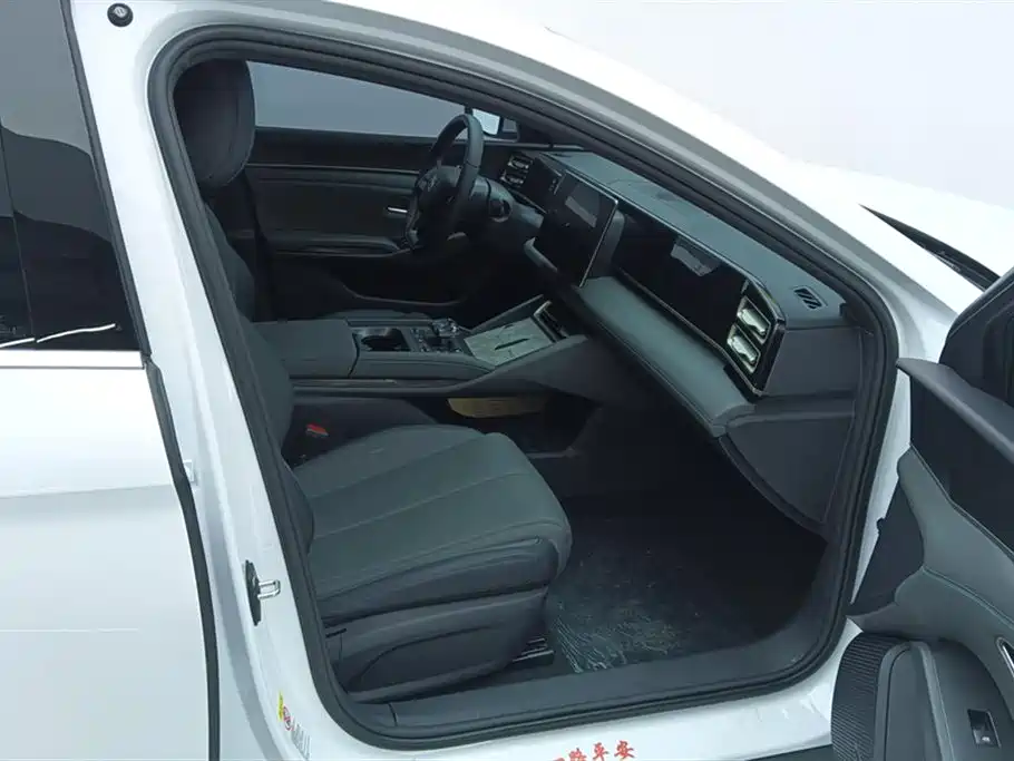 BYD Qin L 2025 DM-i Smart Drive Edition 80KM Leading фото 8