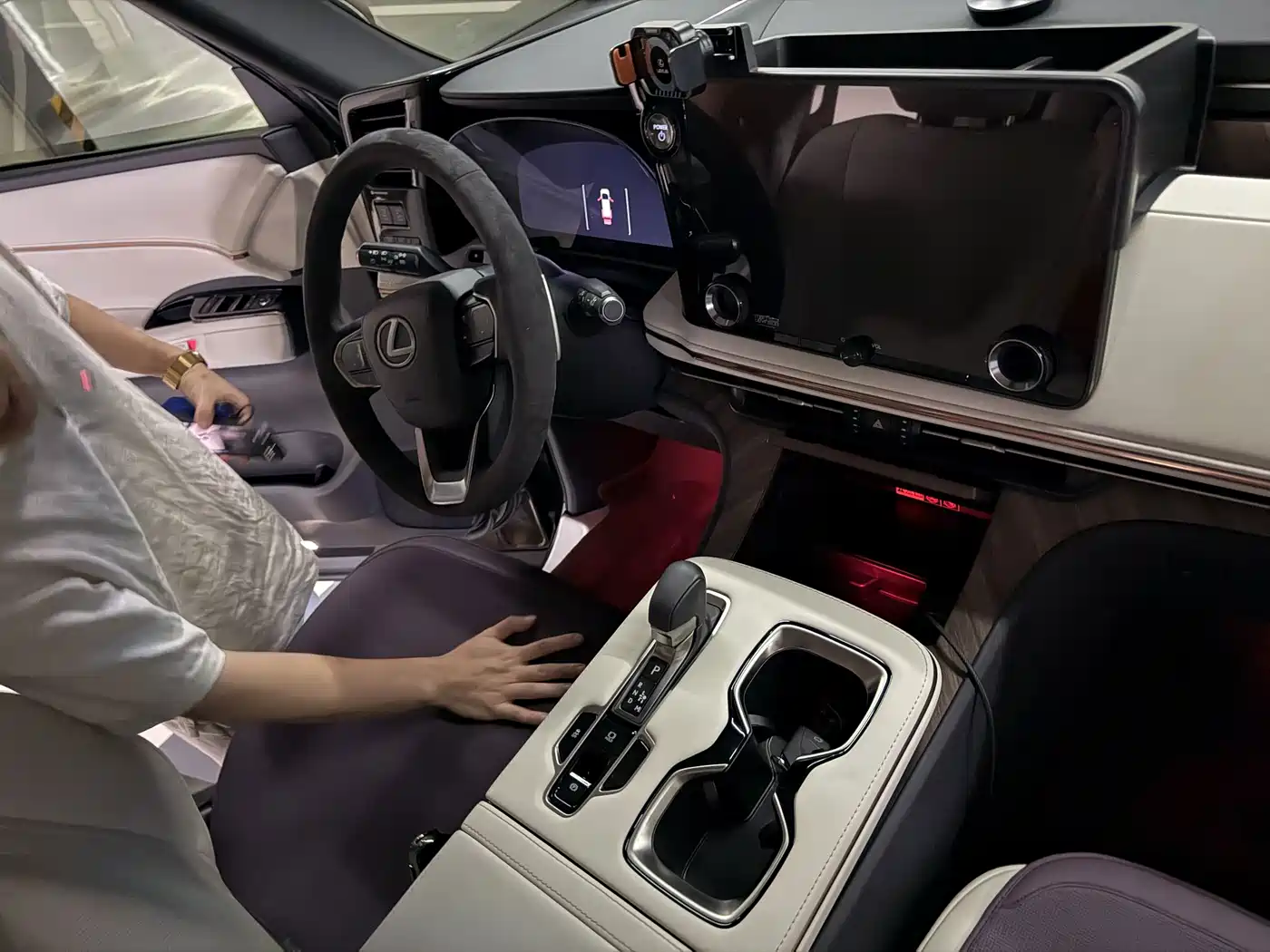 Lexus LM 2026 2023 500h 6-Seater Prestige Edition