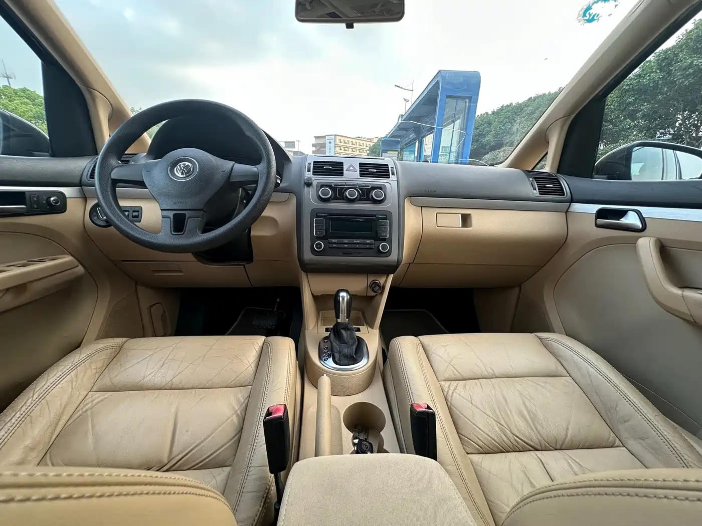 Volkswagen Touran 2011 1.4T DSG Intelligent Elite 5-seater фото 8