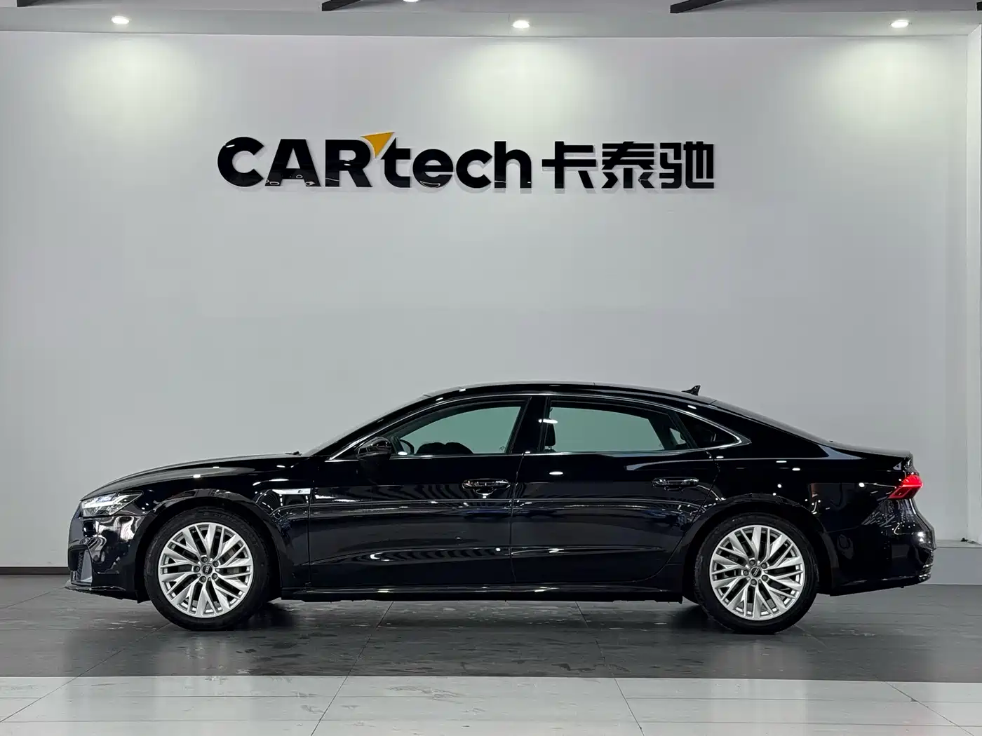 Audi A7L 2024 45TFSI S-line Dream Edition Crystal Package фото 4